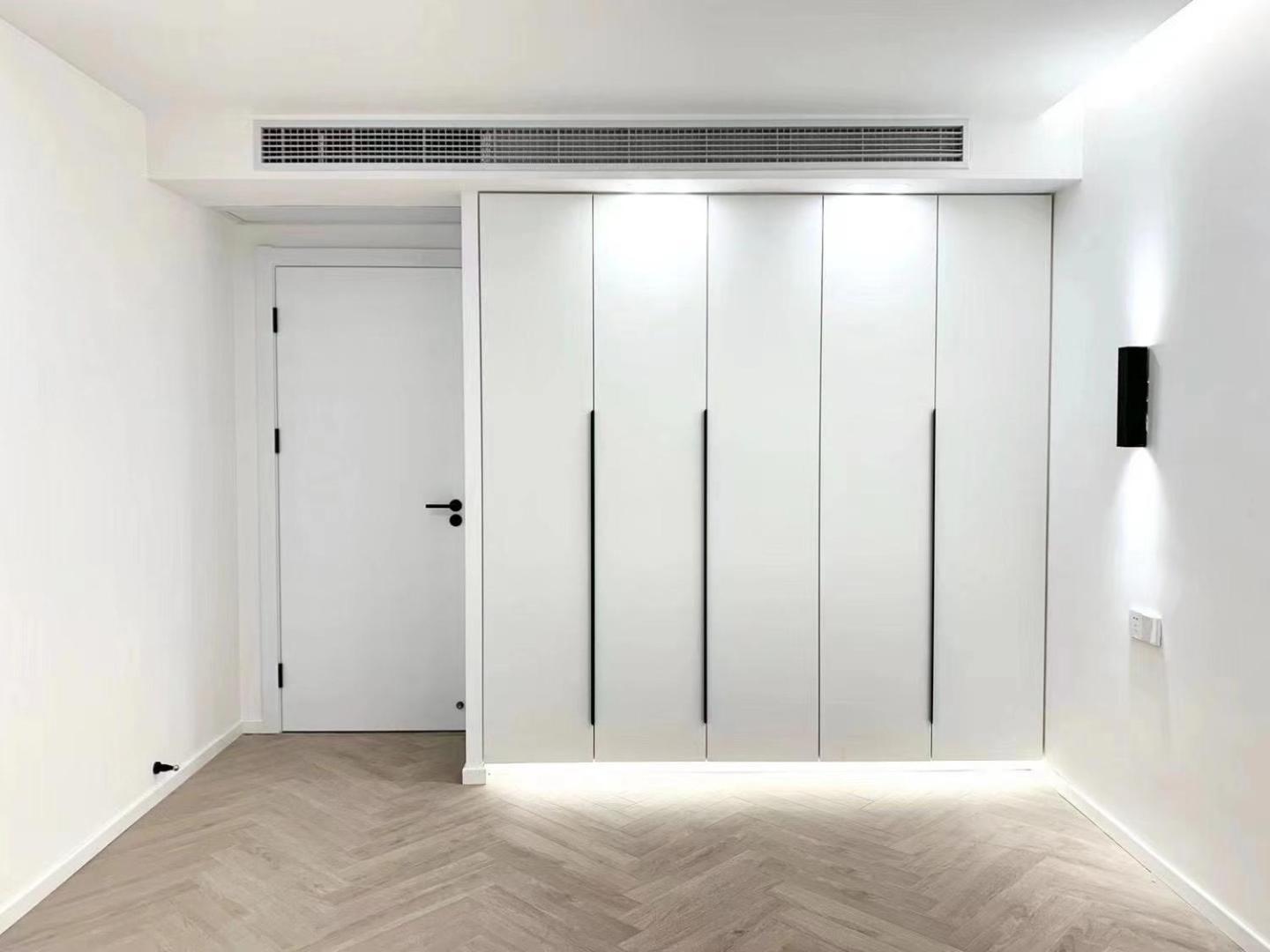 Eastern Hub - Jingan Temple Branch Yige French Window, Three Bedrooms, Double Balcony, Near Hang Lung Plaza People's Square *