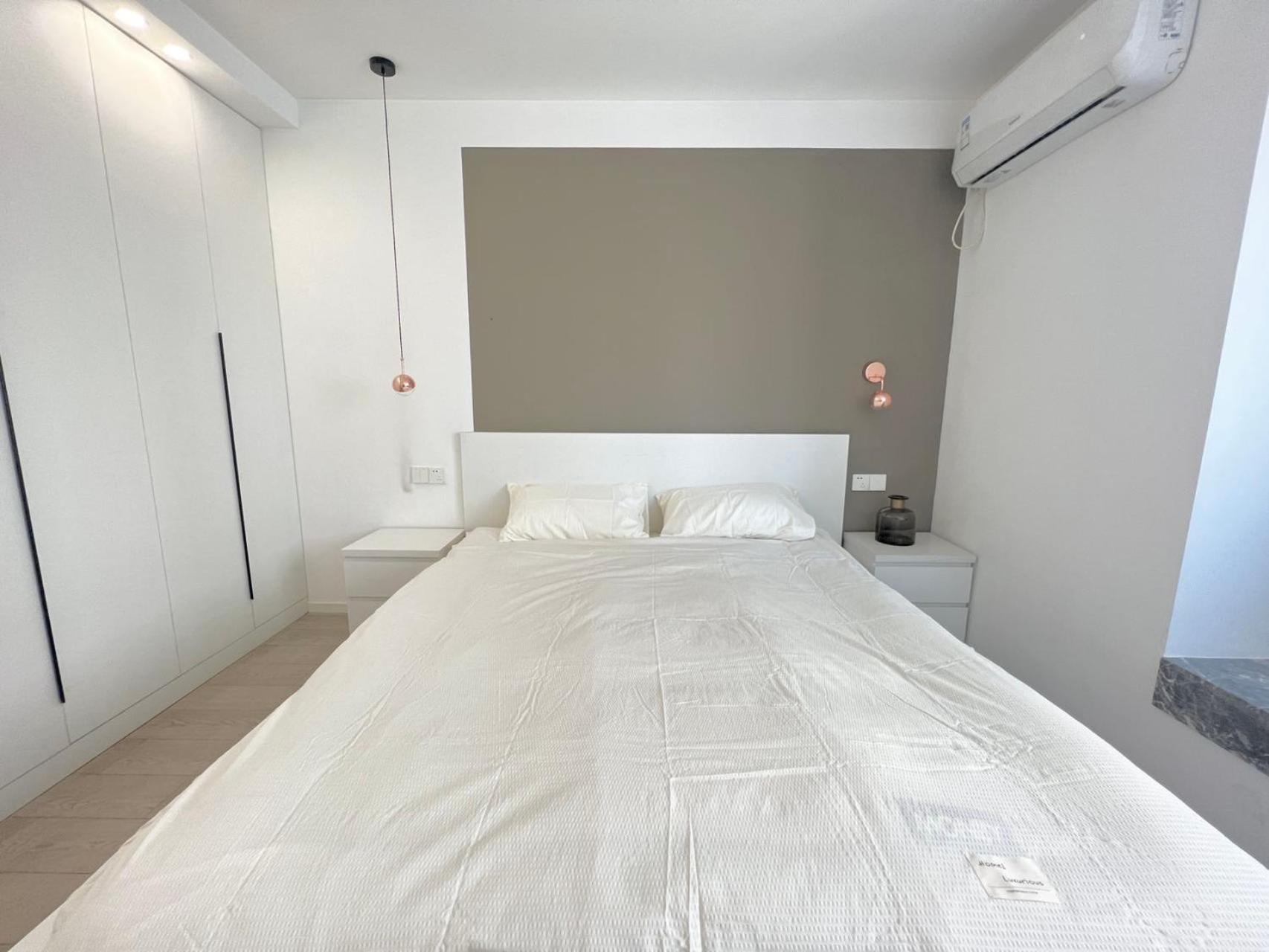 Eastern Hub - Jingan Temple Branch Yige French Window, Three Bedrooms, Double Balcony, Near Hang Lung Plaza People's Square *