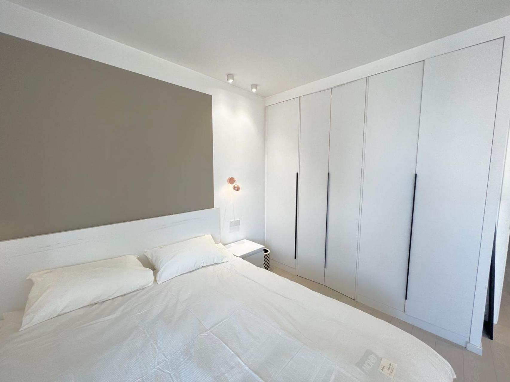 Eastern Hub - Jingan Temple Branch Yige French Window, Three Bedrooms, Double Balcony, Near Hang Lung Plaza People's Square Appartamento *