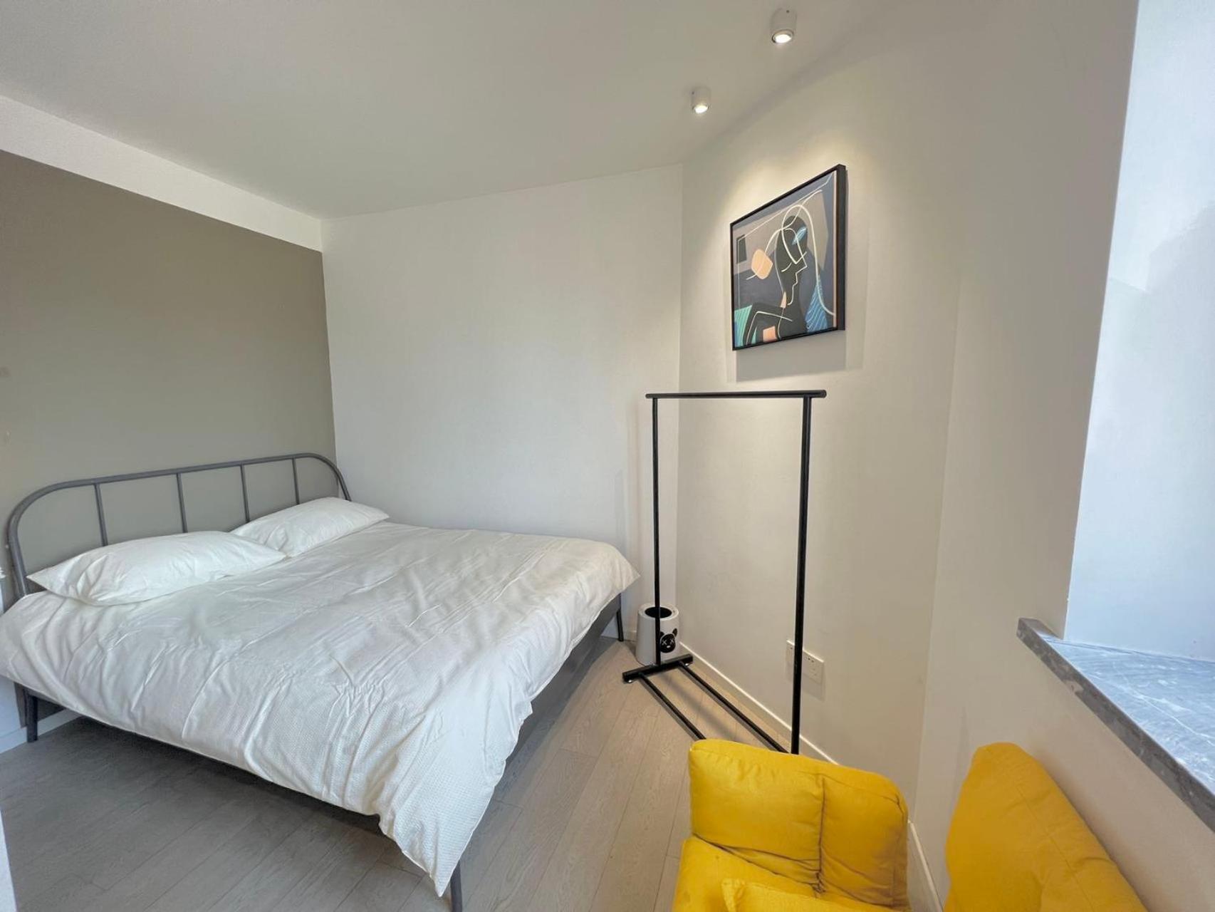 Eastern Hub - Jingan Temple Branch Yige French Window, Three Bedrooms, Double Balcony, Near Hang Lung Plaza People's Square *