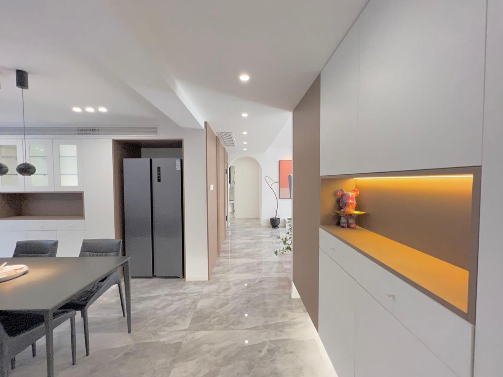 Eastern Hub - Jingan Temple Branch Yige French Window, Three Bedrooms, Double Balcony, Near Hang Lung Plaza People's Square *