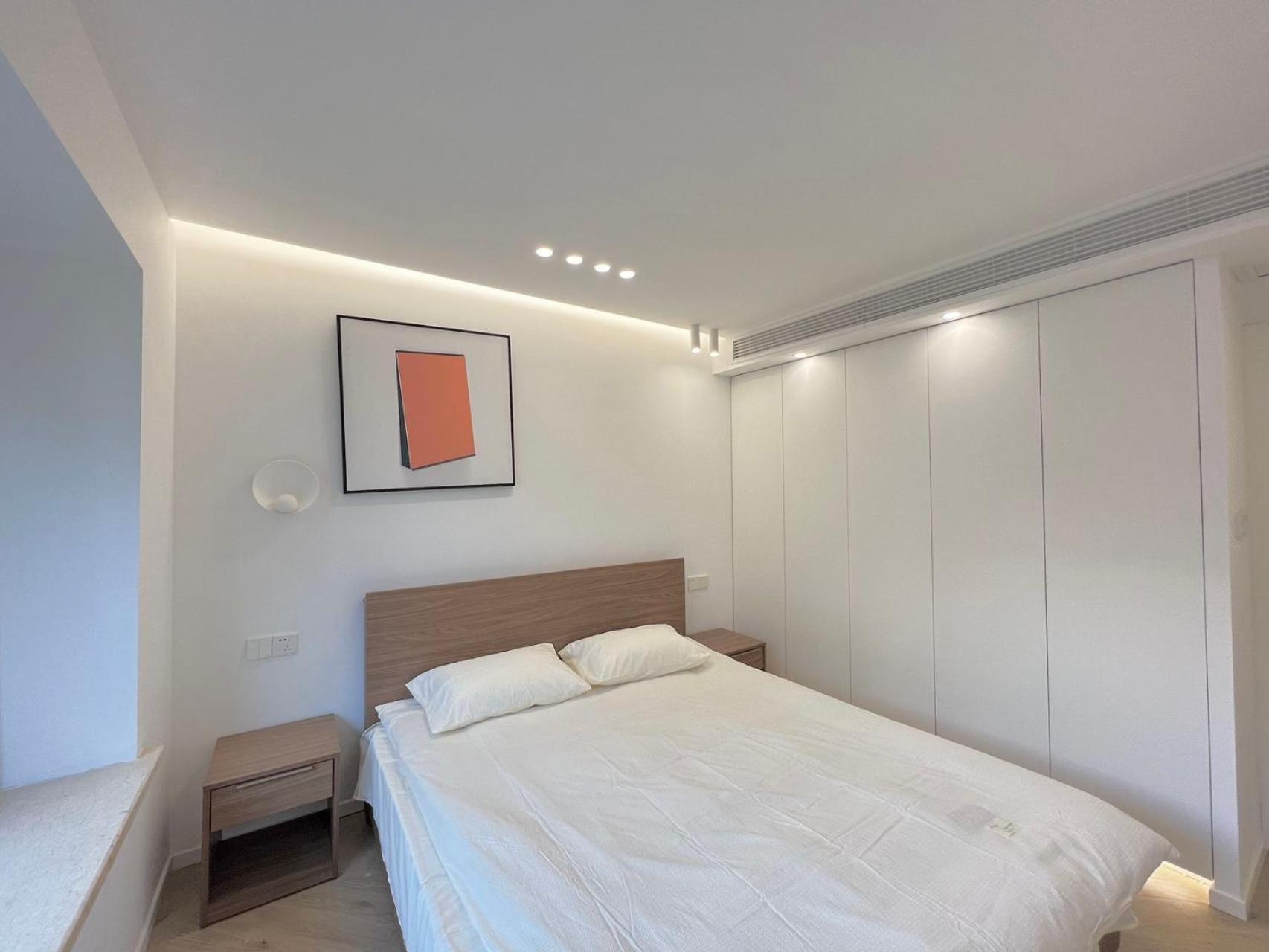 Eastern Hub - Jingan Temple Branch Yige French Window, Three Bedrooms, Double Balcony, Near Hang Lung Plaza People's Square *